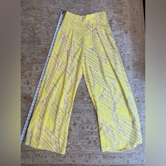 Forever 21 Contemporary Flare Leg High Rise Pants Lightweight Womens Size Medium - Picture 1 of 11